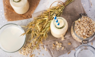 Овсяное молоко: польза и вред для здоровья, калорийность
