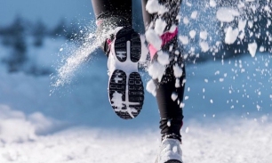 Обзор и советы по выбору кроссовок для бега по снегу и льду