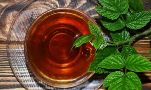 Чай из листьев малины: польза и вред