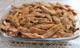 соевое мясо по корейски калорийность. 9bb89977d4bde096dd3358f4d88bf3f5. соевое мясо по корейски калорийность фото. соевое мясо по корейски калорийность-9bb89977d4bde096dd3358f4d88bf3f5. картинка соевое мясо по корейски калорийность. картинка 9bb89977d4bde096dd3358f4d88bf3f5. Соевое мясо – высокобелковый продукт растительного происхождения, благодаря чему оно ценится вегетарианцами. Но не только те, кто отказался от мяса, употребляют в пищу сою, сегодня много и «всеядных» любителей этого продукта. Чем так привлекает это своеобразное кулинарное изделие, и есть ли смысл в его употреблении? Полезно ли соевое мясо, из чего оно состоит, и кому не стоит баловать себя такими гастрономическими изысками, мы расскажем в этой статье.