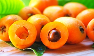 Мушмула: что за фрукт, как правильно есть?