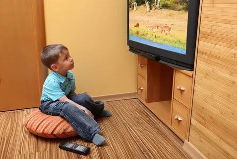Смотреть телевизор ребенку лучше всего в сидячем положении